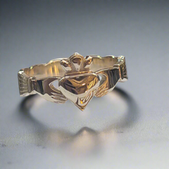 Gents Gold Claddagh Ring