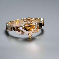 solid gold gents claddagh ring