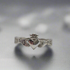 Skinny Vintage Claddagh Ring -Silver with knotted band