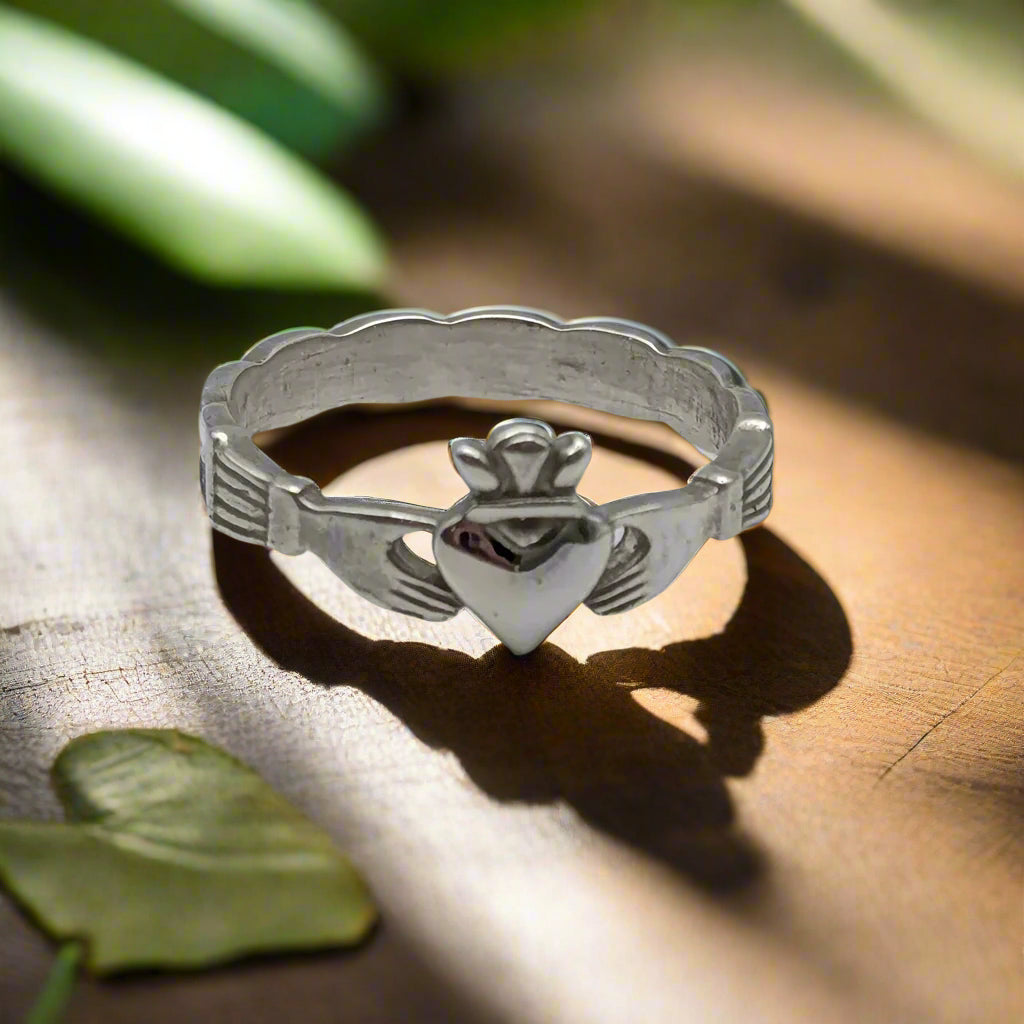 silver claddagh ring with knotted shank