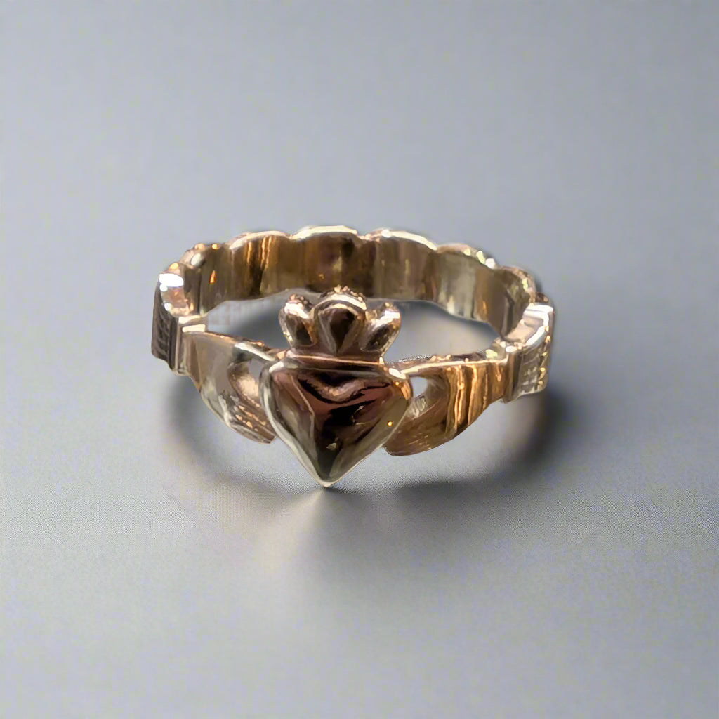 gents gold claddagh ring