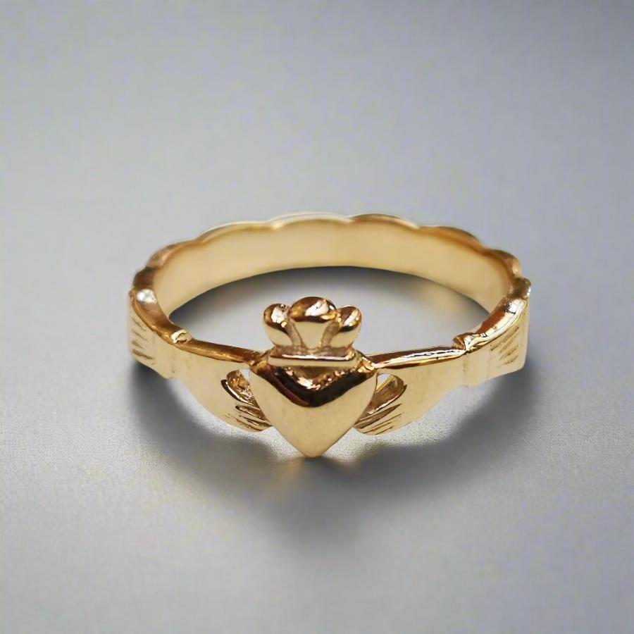 front of gold claddagh ring - Doyle design dublin