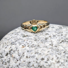 Gold and emerald claddagh ring - doyle design dublin