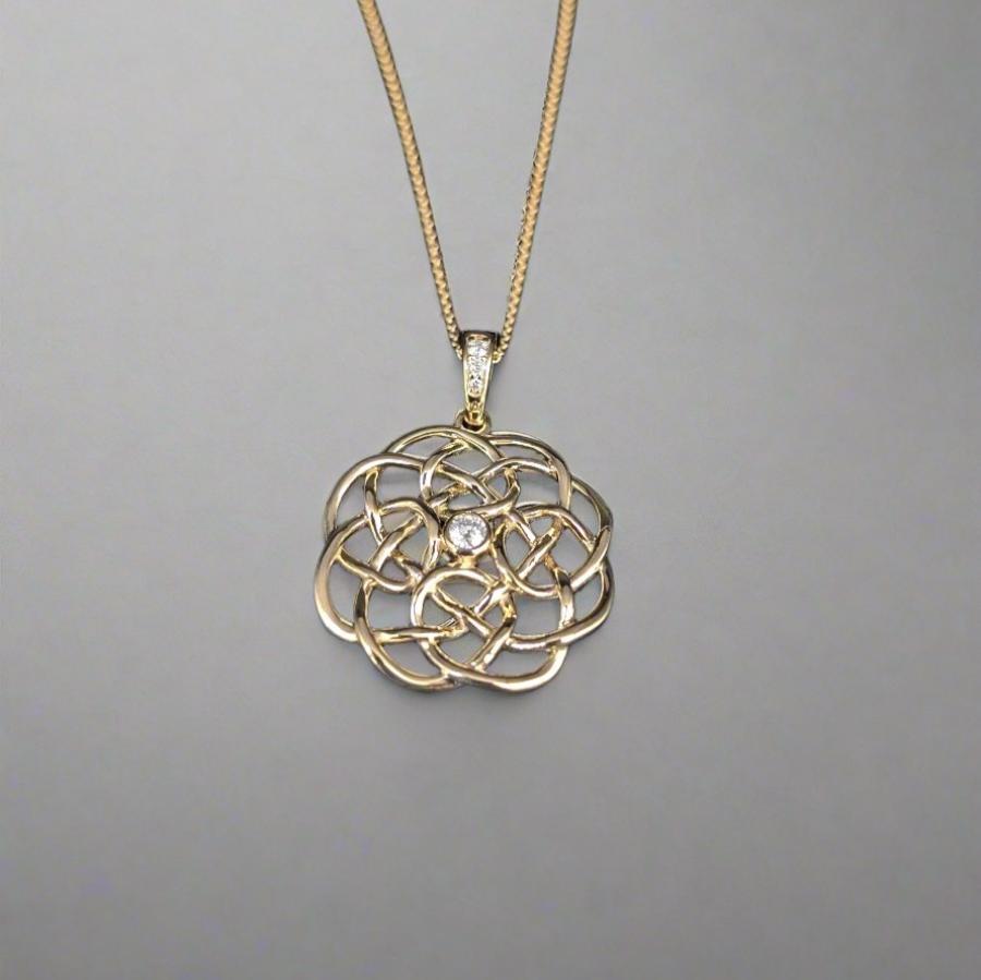 Aoibhneass Celtic Knot Pendant: 14ct Gold with Diamond