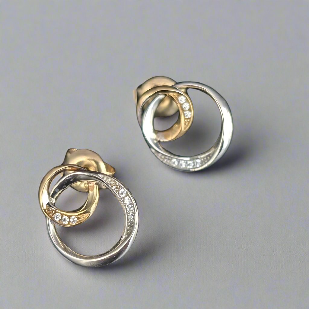 Circled earrings in white and Yellow gold