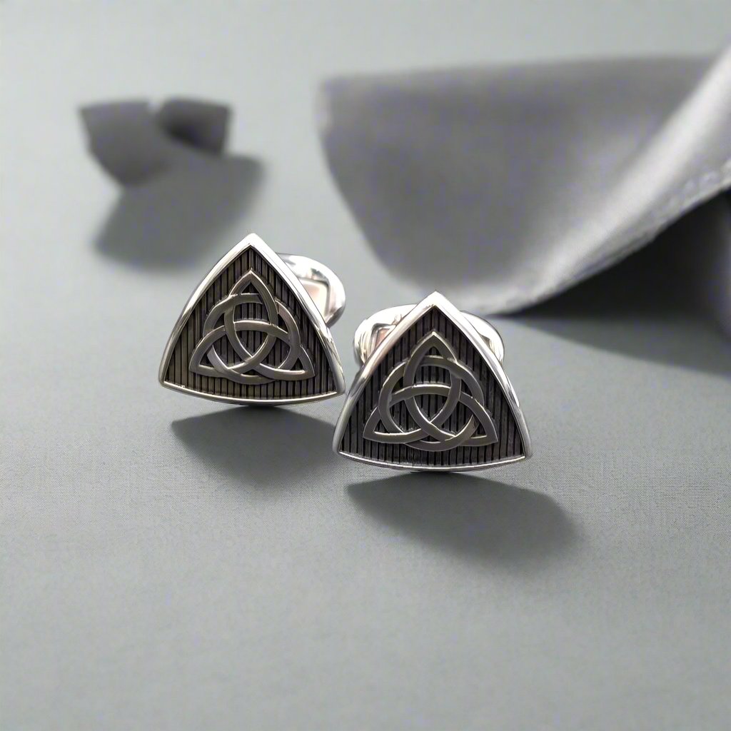 Cufflinks in silver with trinity knot  - doyle design dublin